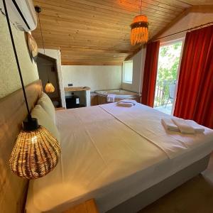 Deluxe Suite with Spa Bath