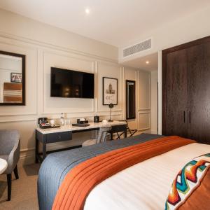 Deluxe King River View Room