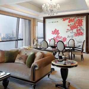 Renewal Suite Non-Smoking with Happy Hour