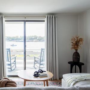 Oceanfront Deluxe King w/ Porch