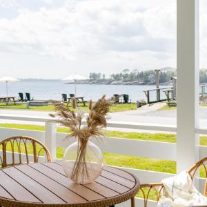 Shore Oceanfront ADA King