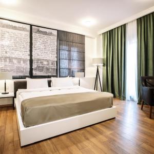 Superior Double Room with City View and Balcony