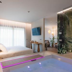 Suite with Hot Tub