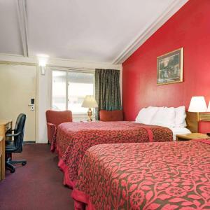 Queen Room with Two Queen Beds - Non-Smoking
