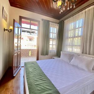 Deluxe Double Room with Balcony and Sea View