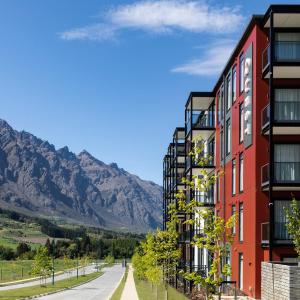 Apartment with Mountain View