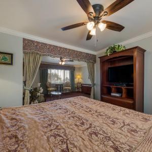 King Suite with Couch