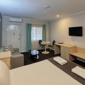 Standard Queen Room
