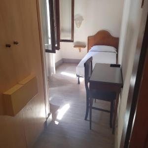 Standard Single Room with Shared Bathroom