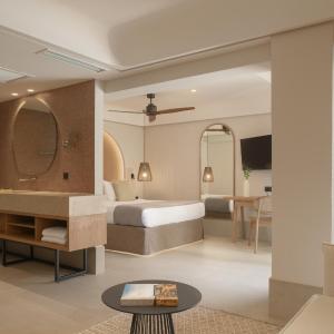 Junior Suite Swim Up