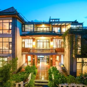 Villa with Garden View