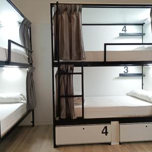 Bed in 12-Bed Mixed Dormitory Room with Private Bathroom