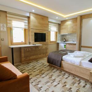Deluxe Double Room with Lake View and Kitchenette