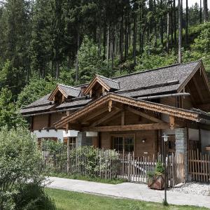 Chalet (8 Adults)