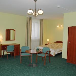 Family Room (2 Adults + 1 Child)
