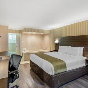Deluxe Room, 1 King Bed, In-Room Hot Tub, Non Smoking