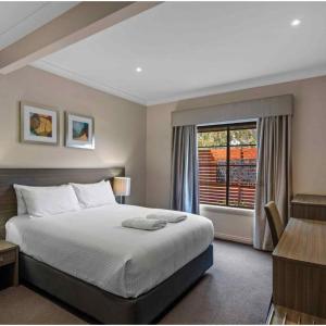 Standard Summit Room (1 Queen)