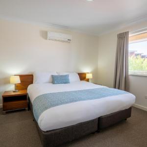 One-Bedroom Suite with Spa Bath