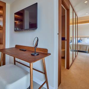 Suite with Sea View (2 Adults + 1 Child)