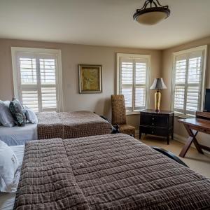 Courtyard Queen Suite - Non-Smoking