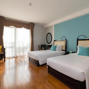 Junior Twin Room with Balcony City view