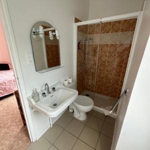 Deluxe Room (2 Adults + 1 Child)