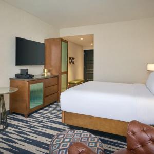 Elevated King Room - High Floor/Hearing Accessible
