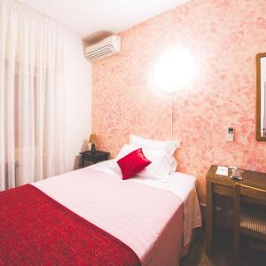 Queen Room with Spa Shower
