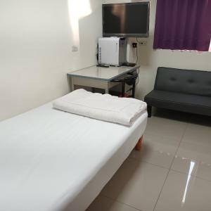 Single Room with Private Bathroom