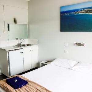 Standard Single Room with Private Bathroom