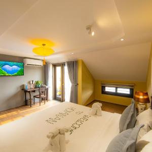 Deluxe Double Room with Bath