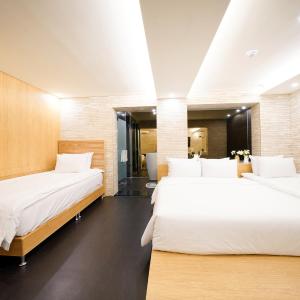 Deluxe Family Suite