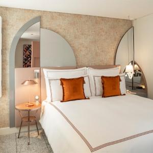 King Suite with Terrace and Cloister View