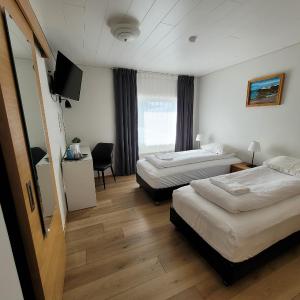 Twin Room with Private Bathroom