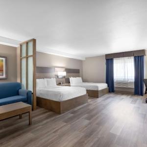 Queen Suite with Two Queen Beds
