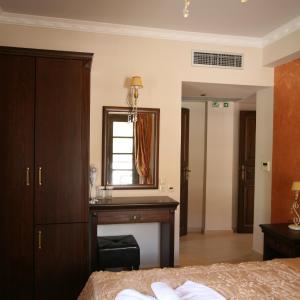 Twin Room with Meteora View
