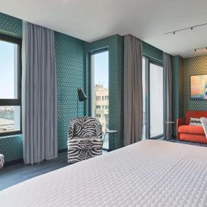 NYX Executive Suite – 3 Rooms Interconnected