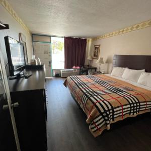 King Room - Accessible/Non-Smoking