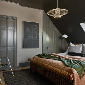 Mikey's Woodhouse (Suite)