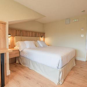 Double or Twin Room with Private Bathroom