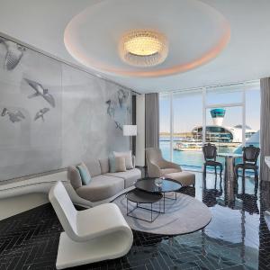 Superior Suite, 1 Bedroom Suite, 1 King, Balcony with Complimentary Yas Beach Access