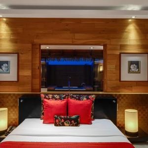 Honeymoon Villa with Private Pool & Jacuzzi