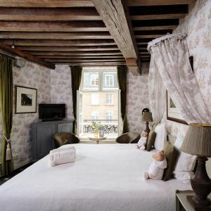 Deluxe with Canal View