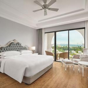 Deluxe King Room with Balcony and Garden View