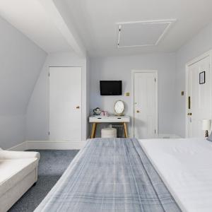 King Loft Room