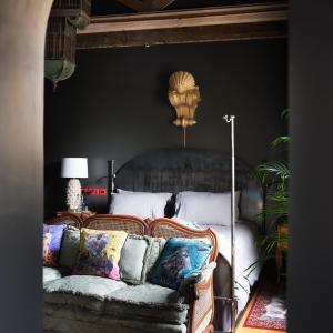 Bed & Breakfast Room 8 (NO PETS ALLOWED)