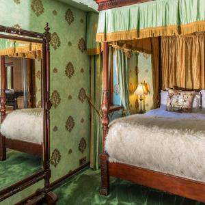 Suite with Four Poster Bed and Spa Bath