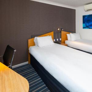 Standard Twin Room with Free Hot Breakfast