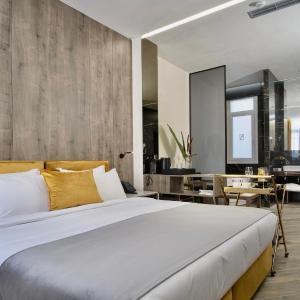 Golden Royal Suite