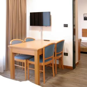 Apartment with Kitchenette